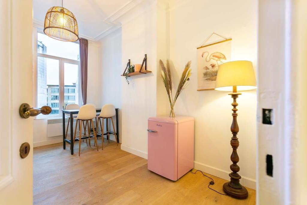 Pink Fairytale-Like Apartment Antwerpen Exterior foto